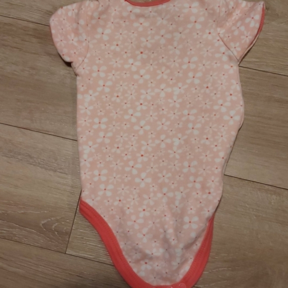 2 0-3 month onsies - Picture 2 of 5